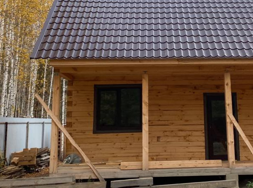 Остекление загородного дома повортно-откидными окнами